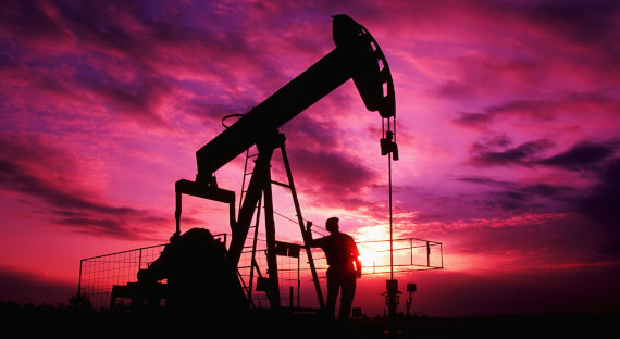 Нефтяники предложили повысить цены на бензин, правительство держится