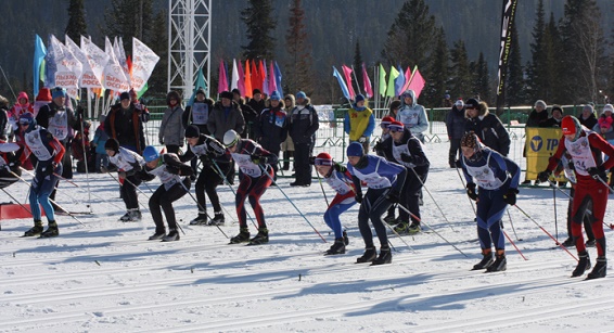 Участниками "Лыжни России" в Вершине Теи стали более 400 человек