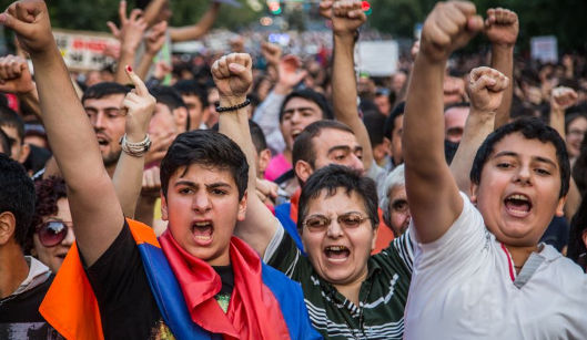Новый виток протестов в Ереване: протестующие требуют снижения тарифов