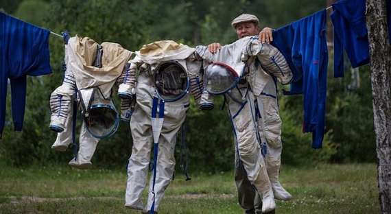 "Роскосмос" исключил троих из отряда космонавтов