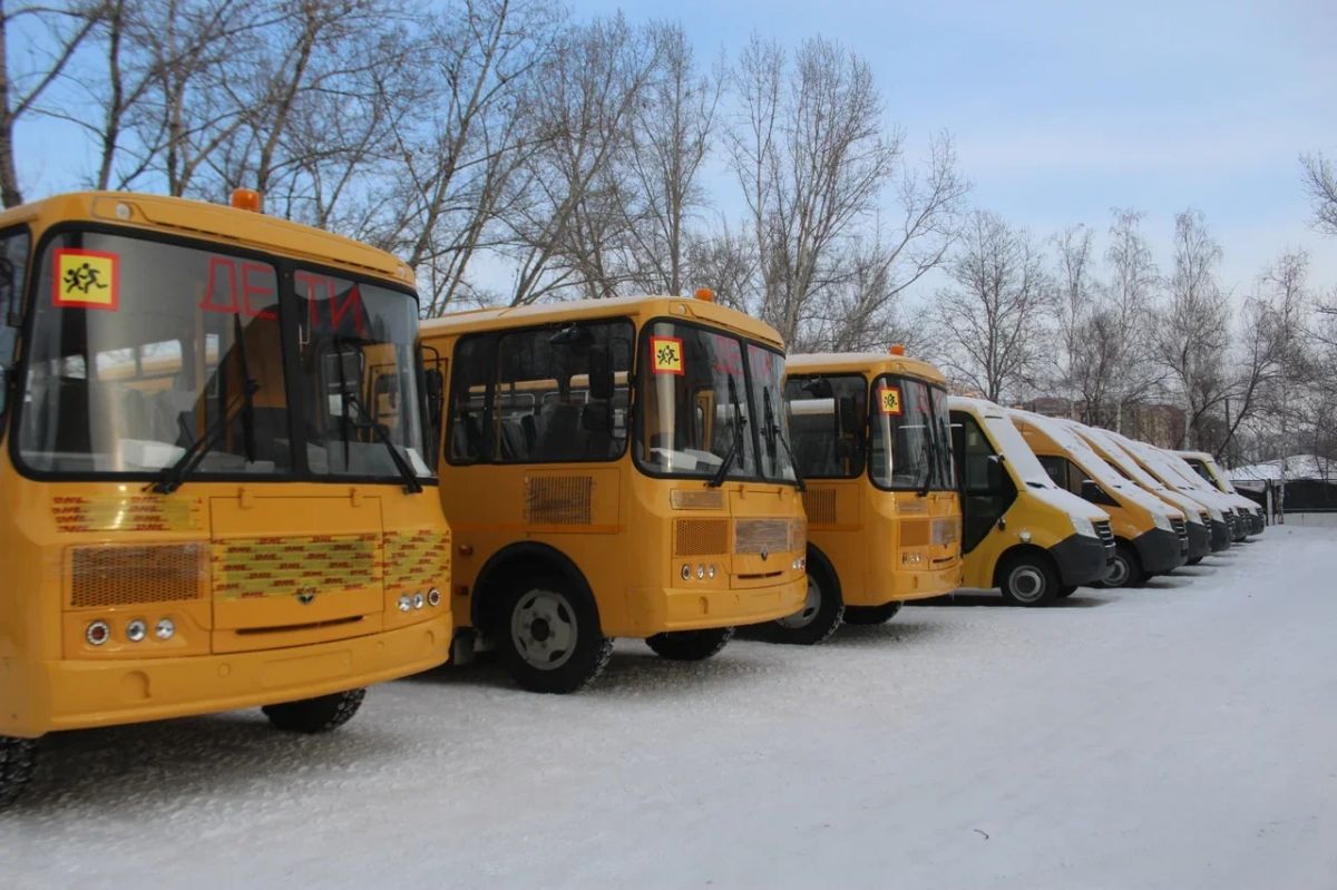 Школам Хакасии достанутся 16 новых автобусов