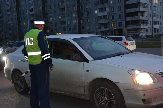 Сплошные проверки водителей пройдут на выходных в Саяногорске
