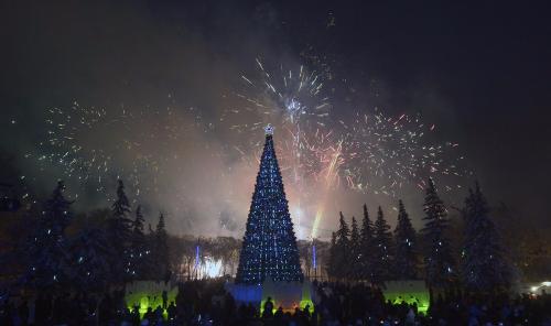 По поручению Главы Хакасии новогоднюю елку снова установят на Первомайской площади
