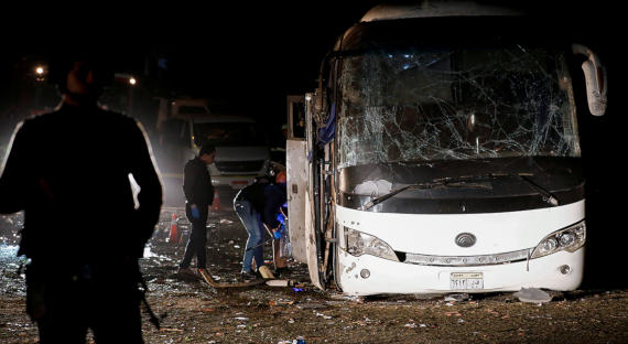 При взрыве автобуса в Каире погибли четыре человека
