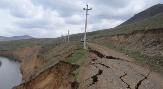 Оползень едва не оставил без света три села в Хакасии