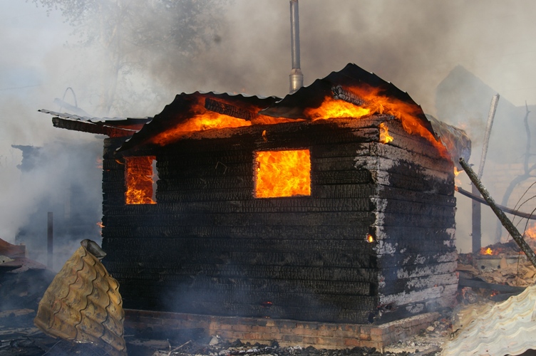 Теперь не помыться: в Хакасии сгорели две бани