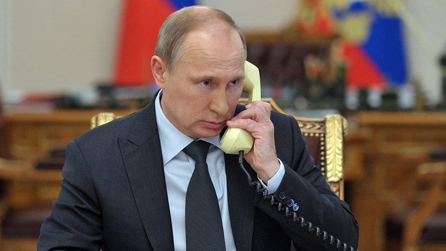 Путин созвонился с Меркель и Олландом