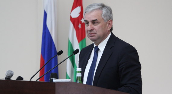 Президент Абхазии обвинил оппозицию в попытке захвата власти