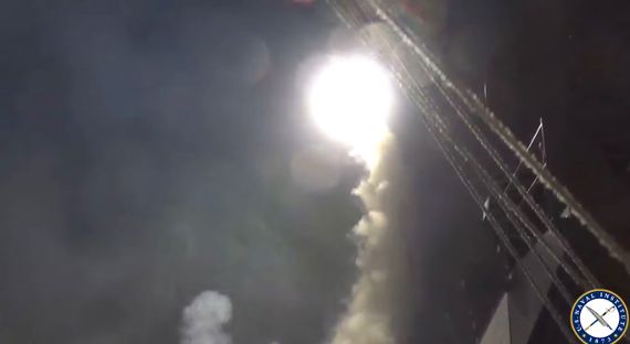 В Сети опубликовано видео ракетной атаки по сирийскому аэродрому