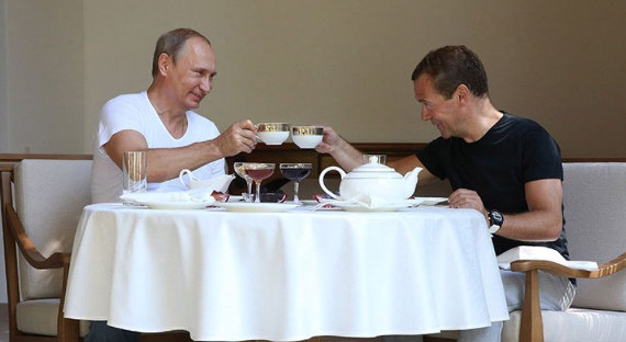 Путин поднял зарплату себе и тому парню
