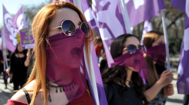 С праздником: турецкая полиция обстреляла женский митинг