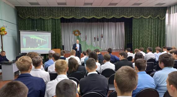 В саяногорской школе №6 прошла профориентационная встреча с представителями САЗа