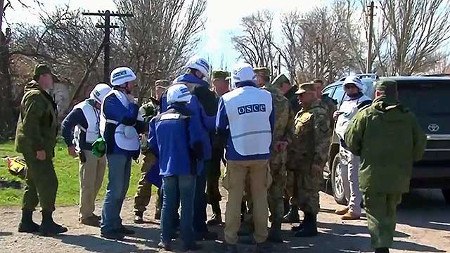 Наблюдателей ОБСЕ обстреляли украинские силовики