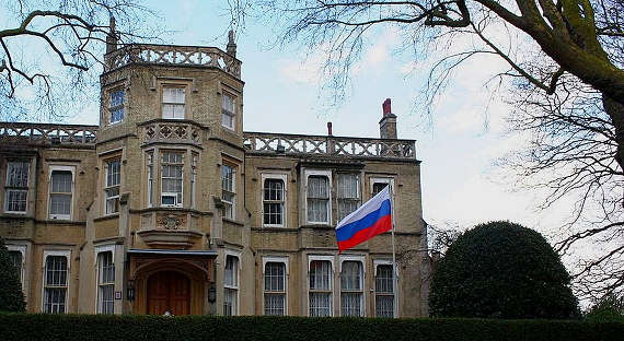 Посольство РФ: Британия удерживает Скрипалей силой