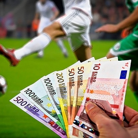 В России назвали самых высокооплачиваемых футболистов