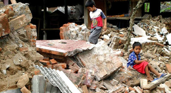 Количество жертв землетрясения на острове Ломбок превысило 300 человек