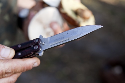 Полиция Абакана нашла мужчину, который в центре города ударил человека ножом
