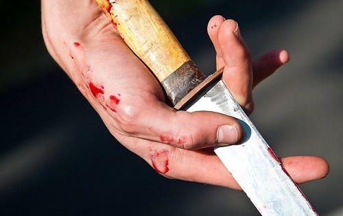 В Усть-Абакане отец ранил ножом сына-скандалиста