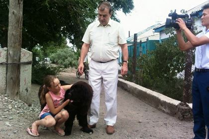 Владимир Путин подарил девочке щенка