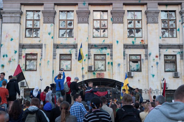 Украинские радикалы напали на посольство России