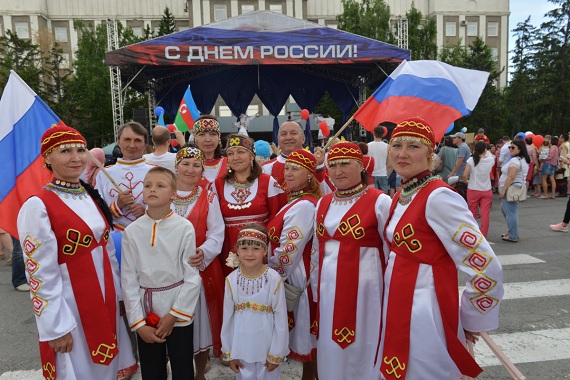 Масштабный парад в честь Дня России объединил все народности Хакасии