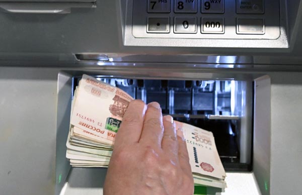 Пенсионерка лишилась 4,4 млн рублей, поговорив с мошенниками