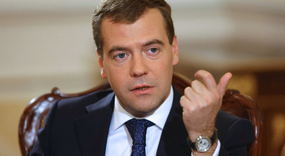 Медведев: Россия не станет отменять контрсанкции