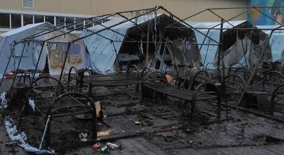 При пожаре в палаточном лагере погиб ребенок и пострадали ещё трое