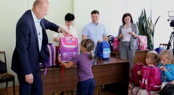 Сотрудники РУСАЛа поддержали благотворительную акцию «Дорога в школу»