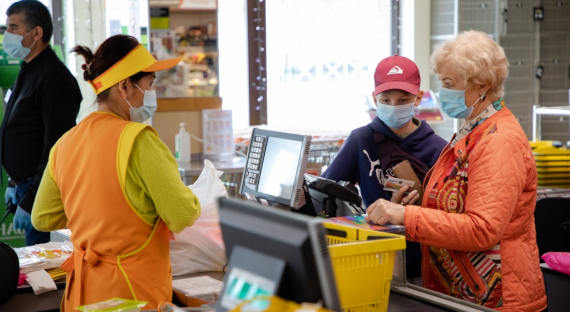 В Хакасии введен запрет на обслуживание покупателей без масок
