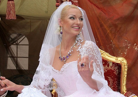 Анастасия Волочкова заинтриговала поклонников грядущей свадьбой