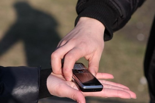 В Хакасии друзья рассорились из-за телефона