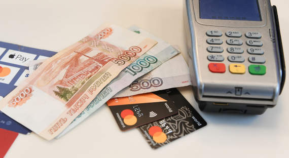 Россияне не приветствуют идею полного отказа от бумажных денег