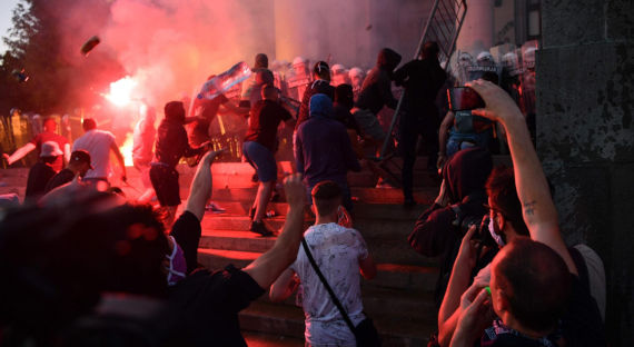 Протесты в Белграде: пострадали 19 полицейских