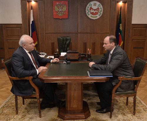 Глава Хакасии провел встречу с директором Аршановского разреза