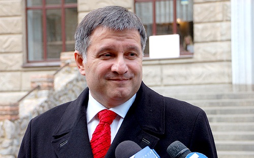 Глава МВД Украины Арсен Аваков сбежал за границу