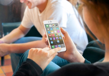 Владельцы iPhone смогут переводить деньги между смартфонами