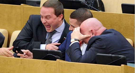 Российским депутатам и сенаторам впервые за 4 года поднимут зарплаты