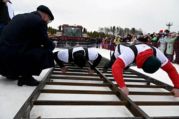 Богатыри из Абакана установили мировой рекорд по перемещению тяжестей