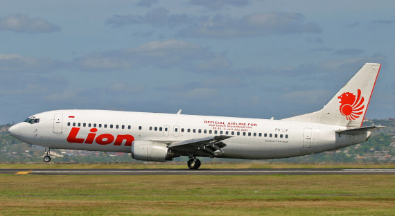 Лайнер Boeing 737 разбился неподалеку от Джакарты