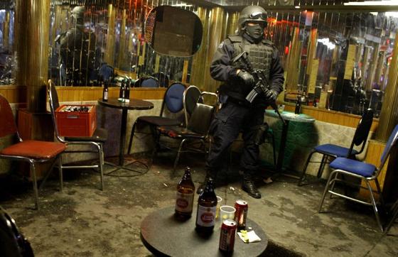 В шести барах Мексики одновременно расстреляли 15 человек