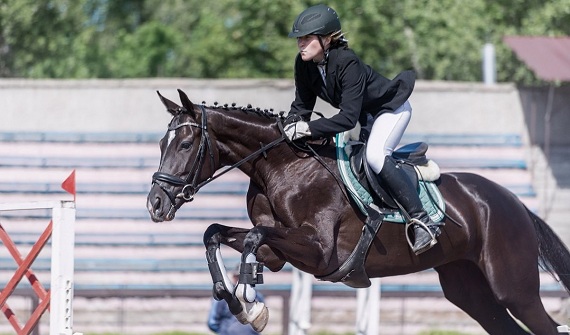 Победительница чемпионата Сибири по конному спорту живет в Хакасии