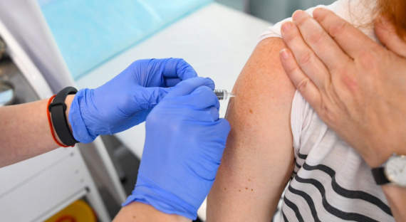 Песков: Кремль не намерен вводить обязательную вакцинацию от COVID-19 в России