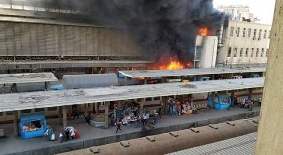 Крушение поезда в Каире: погибло 20 человек