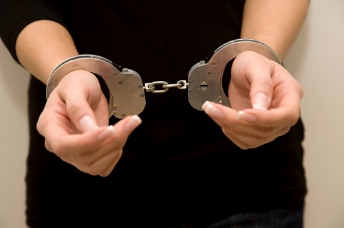 Полиция Абакана задержала женщину, “снимающую порчу” и деньги (ФОТО)