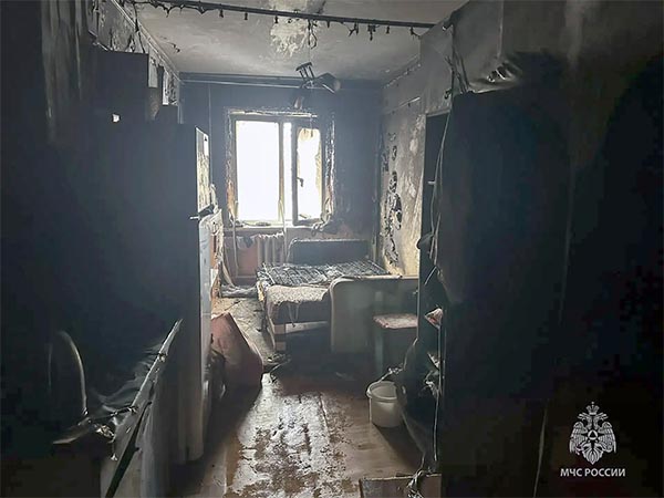 В Абакане пожарные эвакуировали пять человек  во время пожара в общежитии