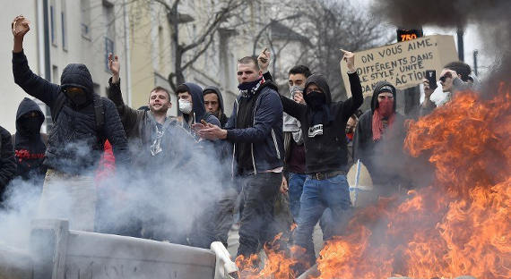 Более 139 тысяч человек приняли участия в акциях протеста во Франции