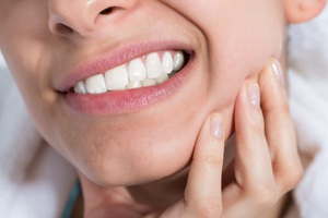 5 причин, почему стоит отдать предпочтение зубным имплантам