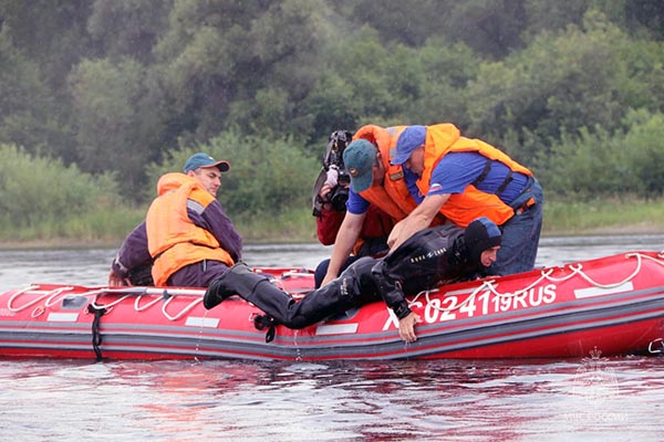 Спасатели МЧС провели тренировку на Енисее