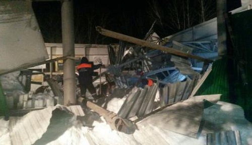 В Бердске рухнула крыша конного манежа: есть погибшие и раненые (ФОТО)